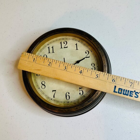 Vintage-Look Retro-Style Round Wall Clock Rustic-Look Brown Frame Analog Clock - Picture 3 of 8